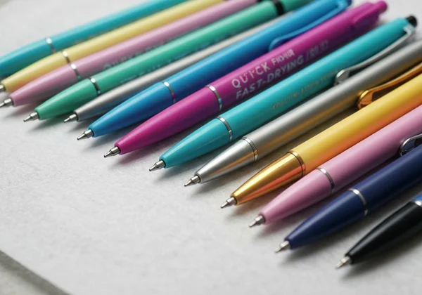 Assortment of fast-drying pens for left-handed writers